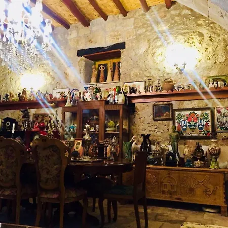 Vakantiehuis Historic 600 Years Old Beautifully Renovated Olive Mill House