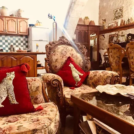 Vakantiehuis Historic 600 Years Old Beautifully Renovated Olive Mill House *