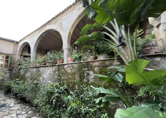 Vakantiehuis Historic 600 Years Old Beautifully Renovated Olive Mill House Meniko