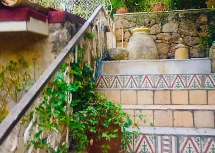 Vakantiehuis Historic 600 Years Old Beautifully Renovated Olive Mill House